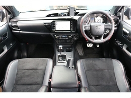 GR-S専用内装！ブラックのシートに赤のステッチがベストマッチ！