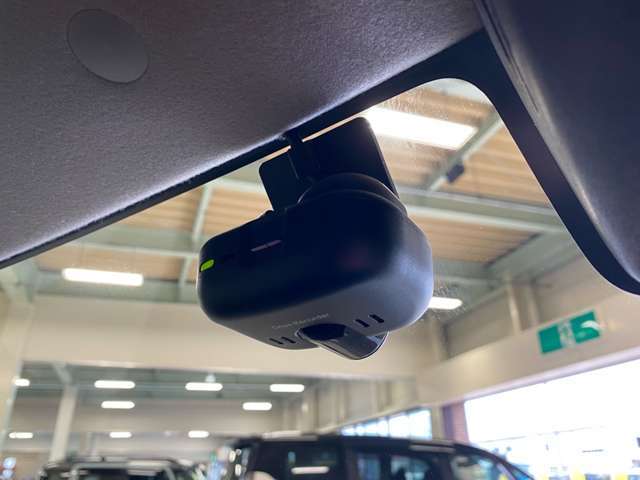 前方録画タイプのドライブレコーダーです。あおり運転対策や万が一の事故に備えて安心です！