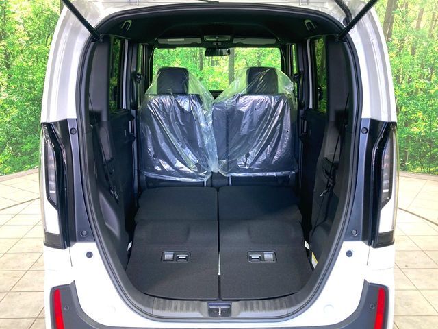 普段のお買い物や通勤、送迎等に十分な荷室スペースを確保しております。セカンドシートを倒すと、大きな荷物の積載も可能です♪