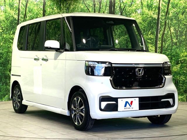 大好評のボディコーティング「弾スプラッシュコート」もご納車までに施工可能。通常のガラスコートと異なる、耐久年数6年の無機質ガラスコーティングが、ボディをキレイな状態に保ってくれます。