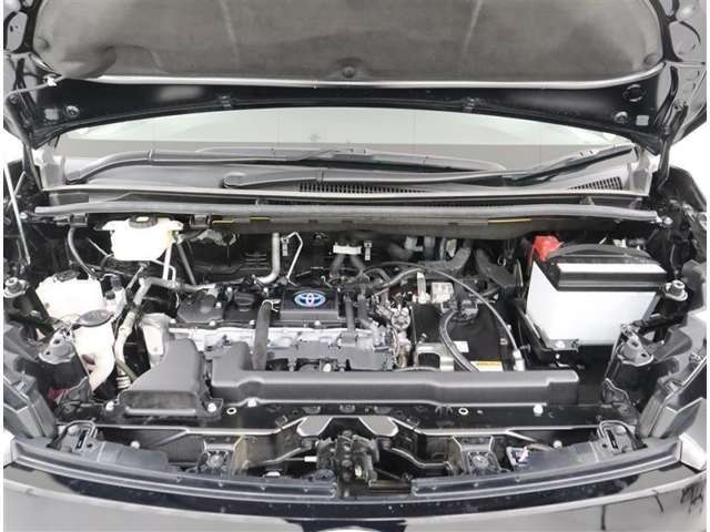 くるまるクリーンできれいに！エンジンルームの油汚れも洗浄しています！