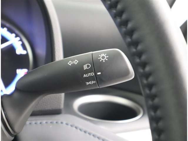 暗くなると自動で点灯AUTOライトは、連続するトンネルで重宝しますね