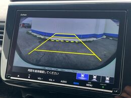【バックカメラ】駐車時に後方がリアルタイム映像で確認できます。大型商業施設や立体駐車場での駐車時や、夜間のバック時に大活躍！運転スキルに関わらず、今や必須となった装備のひとつです！