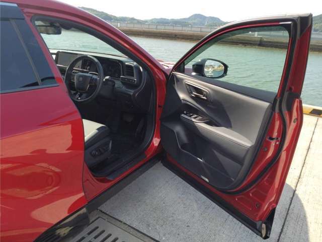 車輌の画像を多数掲載させて頂きましたが、分かりにくい部分はございませんか？お見積りやお車の状態、装備、ご購入方法等ご案内できますので、まずはお電話下さい！