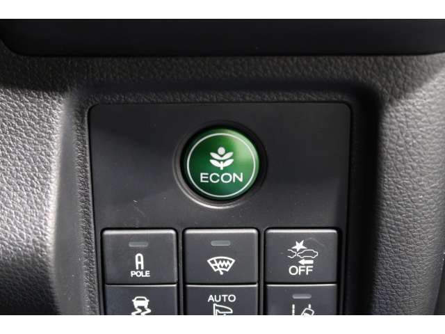 ECONボタンで低燃費モードに☆☆☆ECONスイッチを上手に使ってエコドライブ♪♪環境にもお財布にも優しい装備です☆☆☆