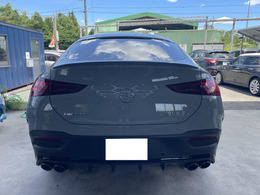 街並みに佇むモンスター
