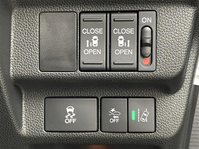 【運転席操作部】快適なドライブを楽しむための機能が装備されています！運転席から触れるので、使いやすいです！除菌プランいれていただくと、さらに清潔で安心していただけます！