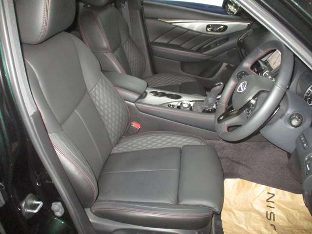 使いやすく見やすい運転席周り