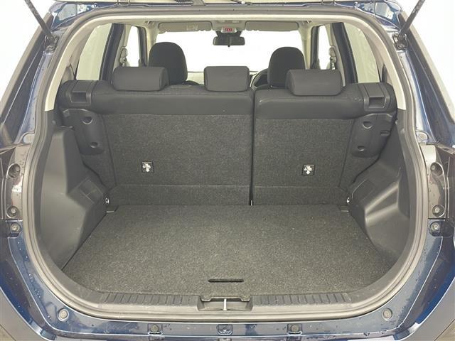 【トランク】積み込みやすくて、たっぷり積める荷室です。シートアレンジできるものは、乗車人数と荷物の量や大きさによってシートを動かすことができるので、より快適なドライブが可能です！