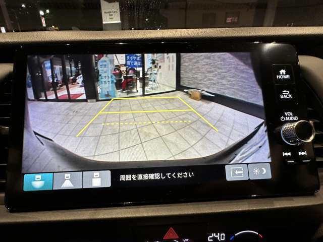 リアカメラ付きで車庫入れも安心。