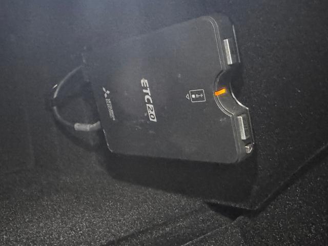 ETC車載器を装備しております。