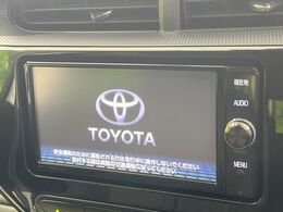 【純正ナビ】人気の純正ナビを装備しております。ナビの使いやすさはもちろん、オーディオ機能も充実！キャンプや旅行はもちろん、通勤や買い物など普段のドライブも楽しくなるはず♪