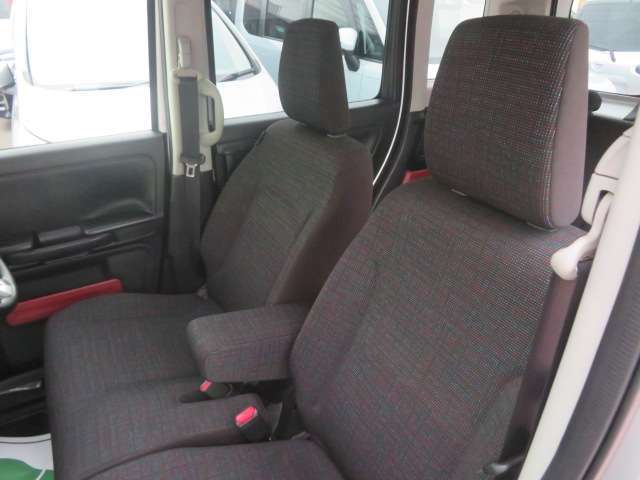 フロントシートの画像です！当店在庫車は全車保証付きですので、ご購入後も安心です！