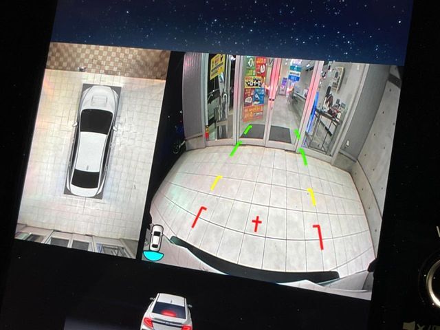 【バックカメラ】駐車時に後方がリアルタイム映像で確認できます。大型商業施設や立体駐車場での駐車時や、夜間のバック時に大活躍！運転スキルに関わらず、今や必須となった装備のひとつです！