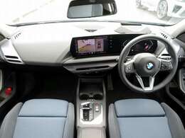 ◆インスツルメントパネルやインテリアトリムなどは、調和しなが洗練された室内を作り上げ、スイッチ類によって、優れた操作性をも実現。ドライバーの視線や動線を考え、人間工学に基づきデザインされています◆