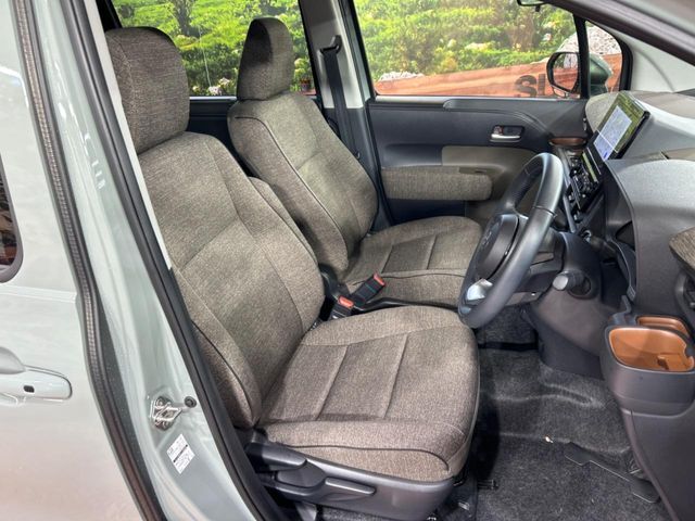 運転席シート廻りは使用感も少なく、良好な状態となっています。丁寧に使われていたことがよくわかりますね。