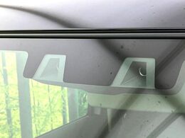 【スズキ　セーフティサポート】走行中に前方の車両等を認識し、衝突しそうな時は警報とブレーキで衝突回避と被害軽減をアシスト。より安全にドライブをお楽しみいただけます。