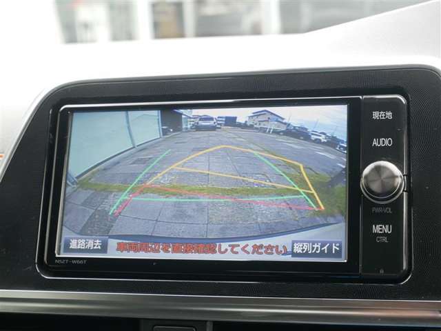 バックモニター(黄色いガイドラインのお陰で、駐車がしやすいです)