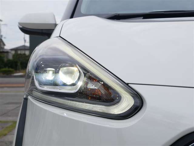 LEDヘッドライト(オートライト付き)