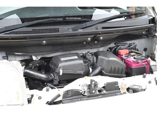 【エンジンルーム】エンジンルームも手を抜きません！しっかり整備してからのお渡しとなりますので安心してお乗りいただけます。