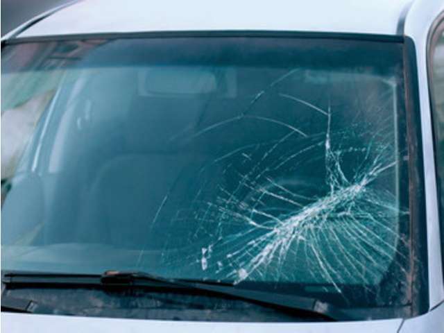 持続力・耐久性・輝き世界ナンバーワン！！第5世代のガラスコーティング。高速で走行した際に思わぬ飛び石でフロントガラスのひび割れや破損する被害を未然に防ぎます。