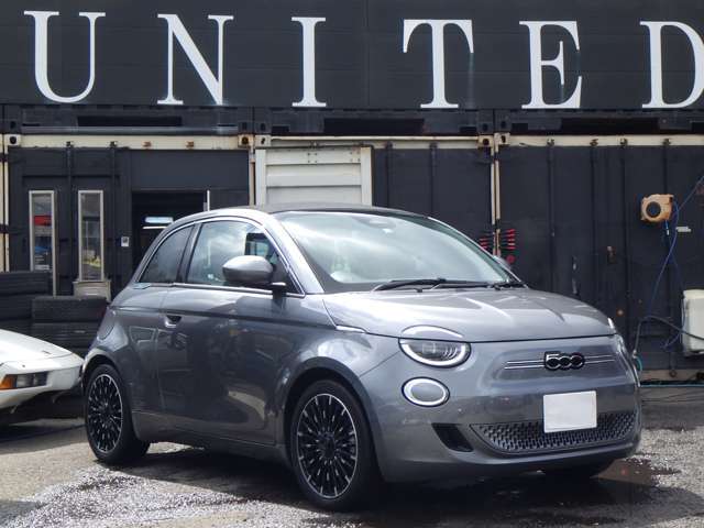 令和4年　禁煙車　レザーシート　シートヒーター　純正ナビ　バックカメラ　コーナーセンサー　スマートキー　程度と保証内容に自信。安心ロング保証。来店予約即決特典あり。来店予約後にご来店下さい。