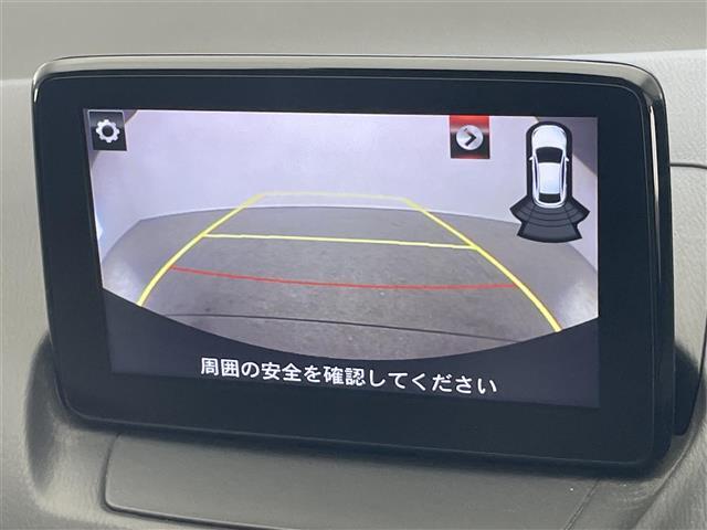 【バックカメラ】駐車時に後方がリアルタイム映像で確認できます。大型商業施設や立体駐車場での駐車時や、夜間のバック時に大活躍！運転スキルに関わらず、今や必須となった装備のひとつです！