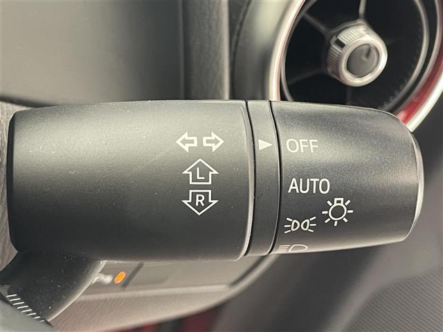 【　オートライト　】オートライトなのでライトの点け忘れを気にすることなく運転が出来ます♪