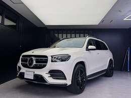 GLSのネーミングは、メルセデスのSUVを意味する「GL」にハイエンドモデルの「S」を組み合わせたものです。