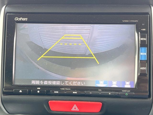 【バックカメラ】駐車時に後方がリアルタイム映像で確認できます。大型商業施設や立体駐車場での駐車時や、夜間のバック時に大活躍！運転スキルに関わらず、今や必須となった装備のひとつです！