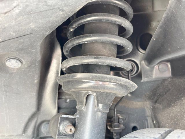 お車を安心してお乗りいただく為には、足回りの定期点検が欠かせません。サービスサポート（有償保証）では無料点検もご提供しており、安心のカーライフをお過ごしいただけるサポート体制が整っています。