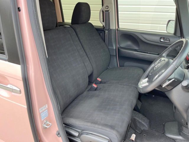運転席シート廻りは使用感も少なく、良好な状態となっています。丁寧に使われていたことがよくわかりますね。