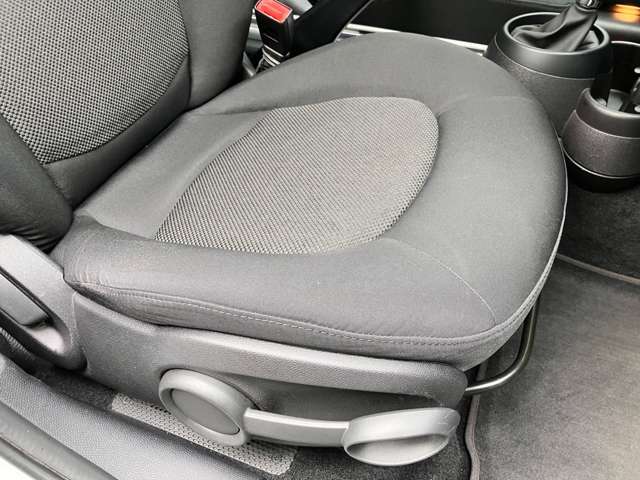 内外装は現況優先となります。現車確認をお願いいたします。