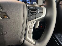 【三菱e-Assist】走行中に前方の車両等を認識し、衝突しそうな時は警報とブレーキで衝突回避と被害軽減をアシスト。より安全にドライブをお楽しみいただけます。