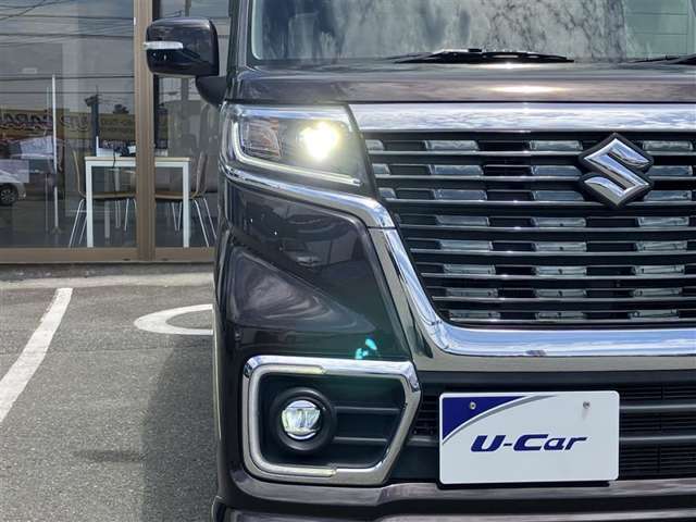 LEDヘッドライトです。デザイン性がよくとても明るいので、夜間の走行や悪天候でも安心です。しかも長寿命！