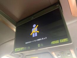【フリップダウンモニター】大画面モニターで後席でもエンタメをお楽しみいただけます。小さなお子様にも大人気の装備です♪