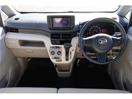 前席全体　目線も高く広い視界で安心して運転することができますね！