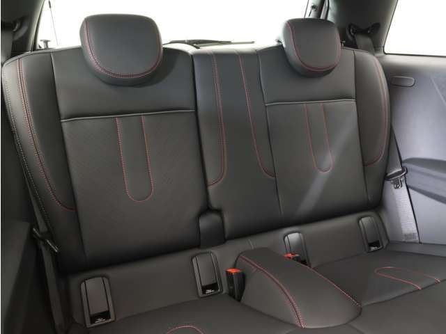 リアシートは分割可倒式です。