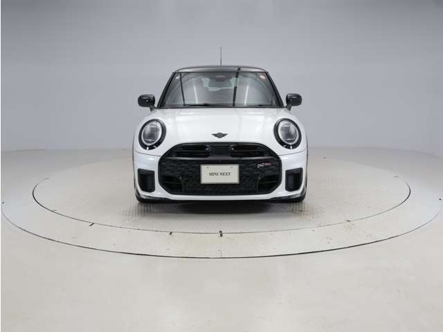 クラシックMINIの雰囲気を壊さずに、現代風にかわいいデザインに生まれ変わったMINIを、存分にご覧ください