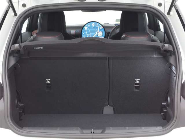 シートアレンジ次第で、使い方の幅が広がるトランク！