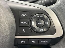 【レーダークルーズコントロール】高速道路での長距離走行が楽に！！自動で速度を保つクルーズコントロールが、衝突軽減システムと連携し、前方の車両を感知して車間を保つように速度調節してくれます！！