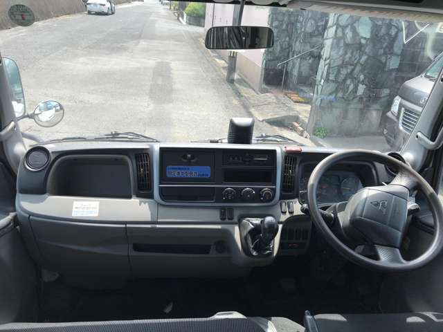 当社のアフターサービスですが、鈑金・塗装の自社工場をはじめ、自社の車検整備工場がございます。