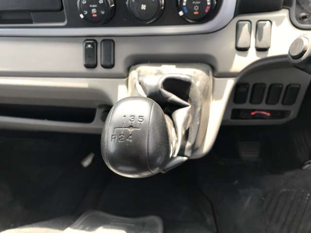 【5速MT】　こちらのお車は5速のミッション車となっております！