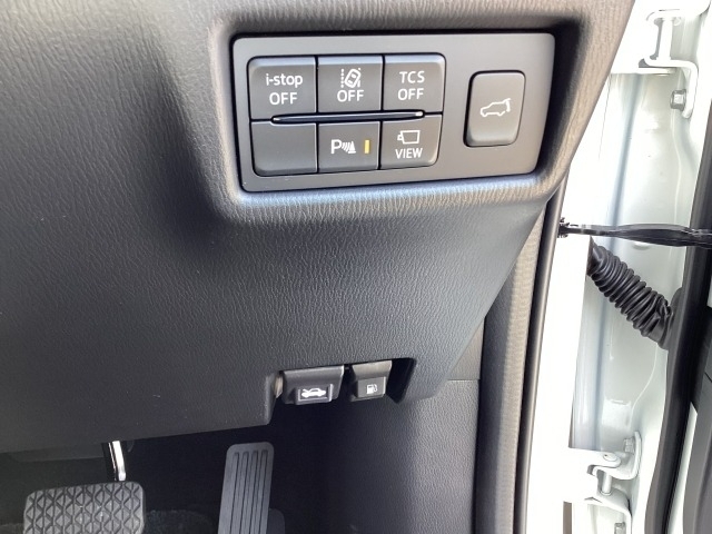 ワンタッチ電動で、リアゲートが開閉できます。運転席からも、アドバンストキーからでもボタン一つでラクラク開閉♪