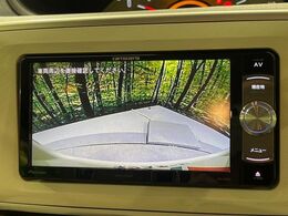 【バックカメラ】駐車時に後方がリアルタイム映像で確認できます。大型商業施設や立体駐車場での駐車時や、夜間のバック時に大活躍！運転スキルに関わらず、今や必須となった装備のひとつです！
