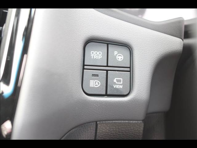 車庫入れは運転支援装置で行えます