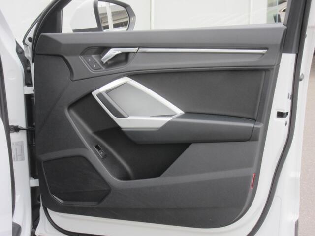 ドアを開けると上質で上品な室内空間が広がり細部までこだわったAudiデザイン性と、物づくりのこだわりを感じて頂けます。
