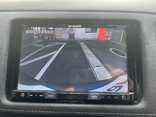 バックカメラも付いています。駐車の時に便利なのはもちろんの事、後方死角にいる子供たちに気が付くことができるので安心安全ですね！