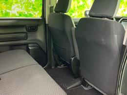 運転席側後部座席