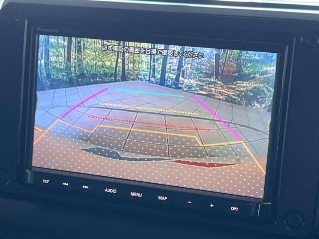 【バックカメラ】駐車時に後方がリアルタイム映像で確認できます。大型商業施設や立体駐車場での駐車時や、夜間のバック時に大活躍！運転スキルに関わらず、今や必須となった装備のひとつです！